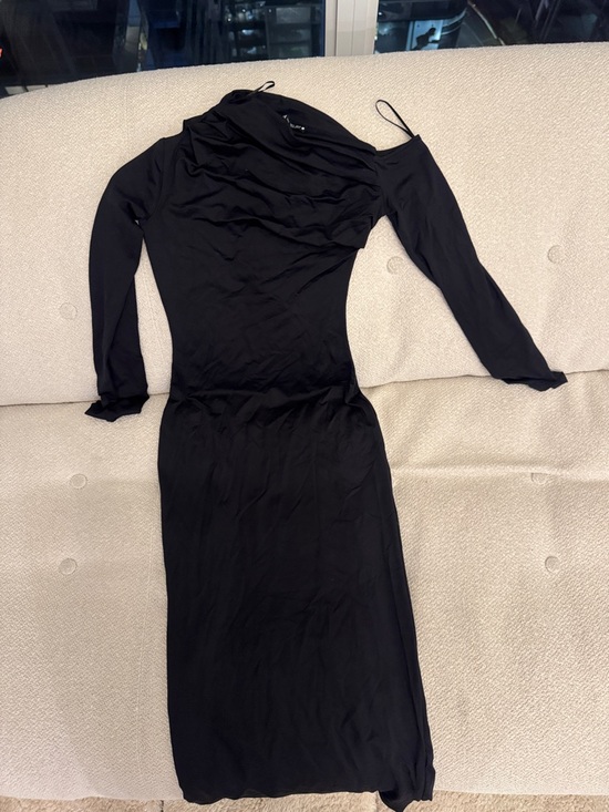 Zara Dresses & Skirts - Black Off-Shoulder Long Sleeve Dress